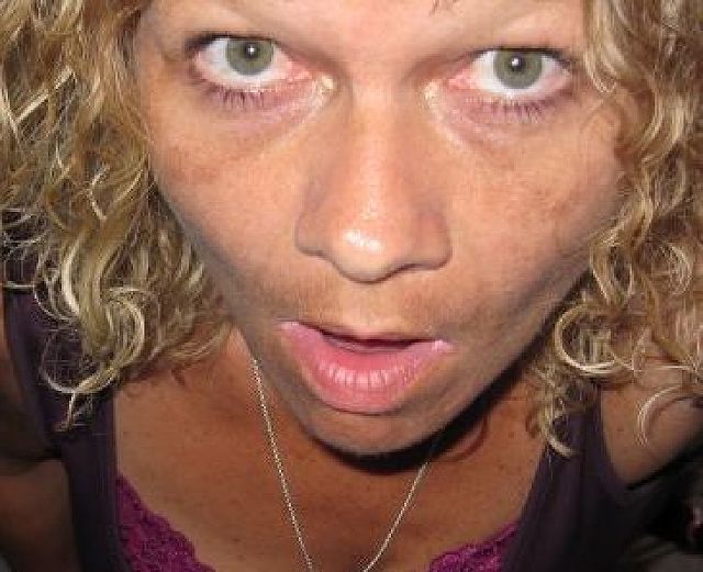 Tia54 - Geschäftsfrau mit Sex-Shop!