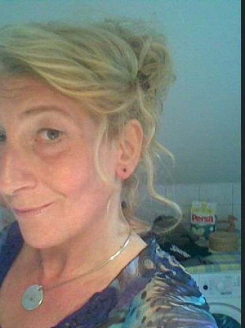 SunshineReggae - Geschiedene Geschäftsfrau und Mutter...