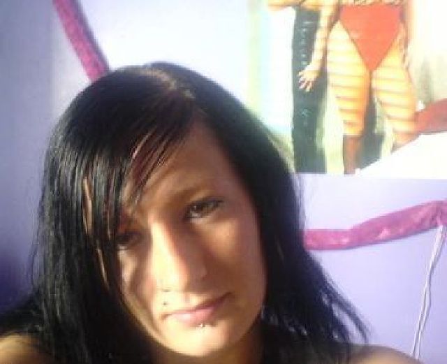 AngelBabe - Junge Hausfrau sucht Sex!