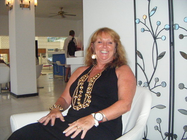 1000000plus - Reiche Geschäftsfrau und Mutter auf der Suche!