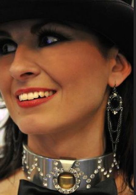 ExModel42 - Ex-Model, nun 42, sucht Mann!