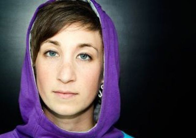 Mariposa - Geschäftsfrau und Mutter mit Tochter sucht MANN!