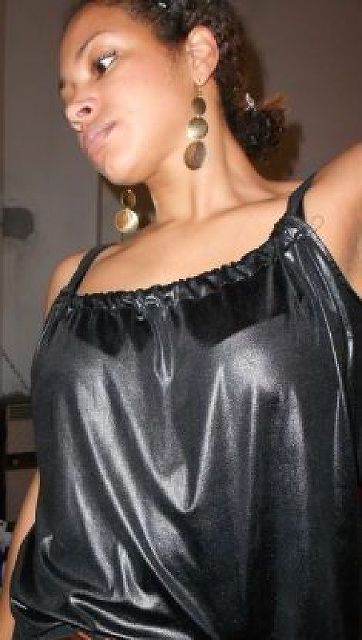 Exotin - Exotin sucht blonden Mann mit blauen Augen! 