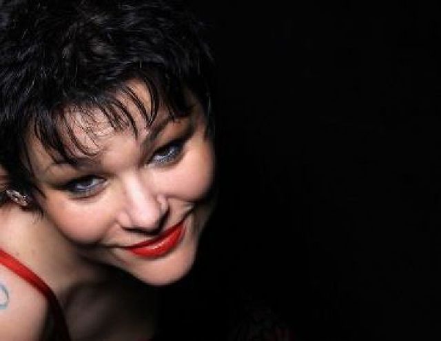 Biene56 - Attraktive Frau sucht Mann!