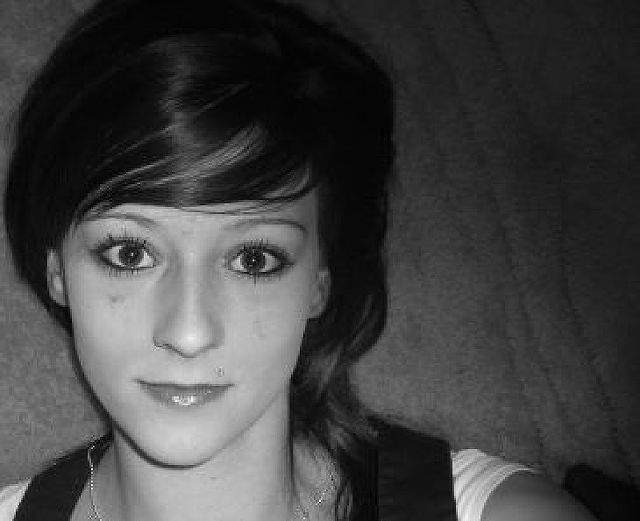 Prada27 - Junge Frau sucht Mann oder Paar!