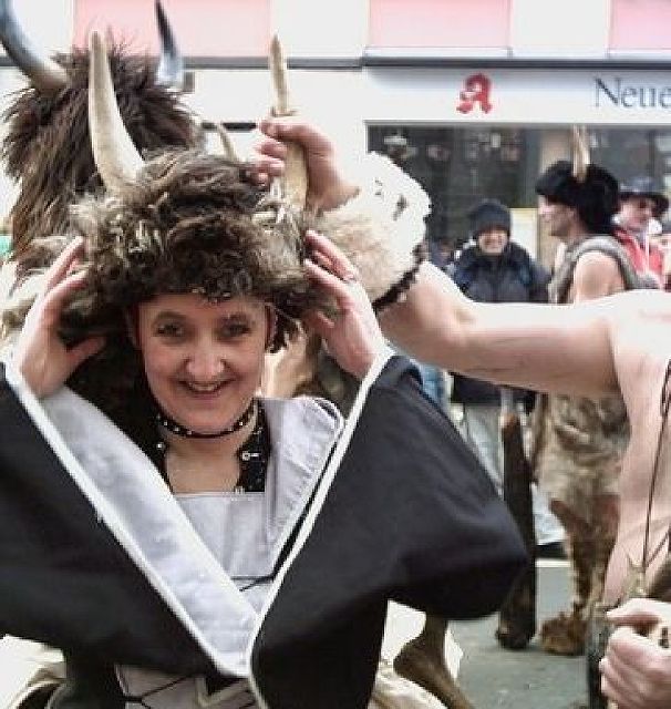 ReicheSklavin - Reiche Sklavin sucht Mann!