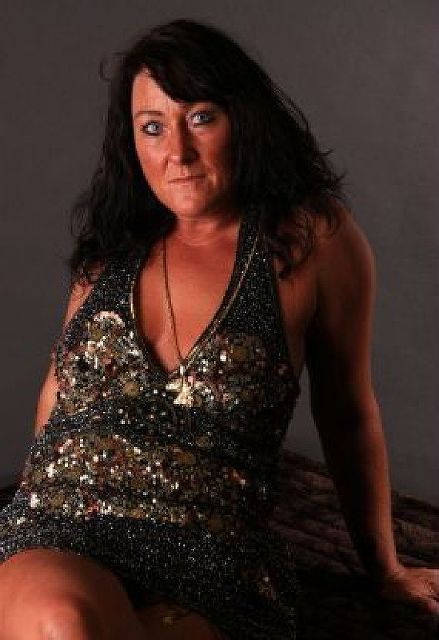 SusanRich - Reich, aber unausgelastet und sexuell unaktiv!