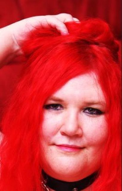 Gabi48 - Rothaarige Hexe will einen Mann verwöhnen!