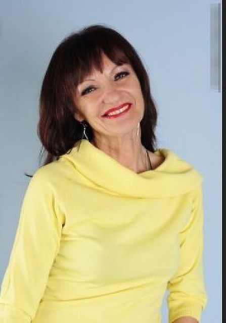 Endivia - Reiche und reife Frau sucht den Mann bis 40!