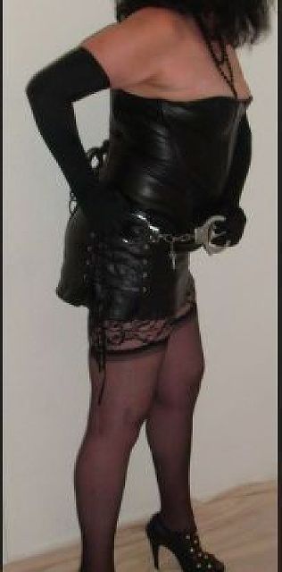 DarkWitch - Dominanz kann ein Genuss sein! 