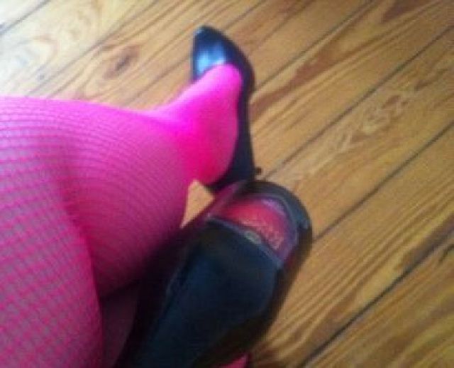 Strumpfine - Hausfrau und Mutter sucht Beziehung!!!