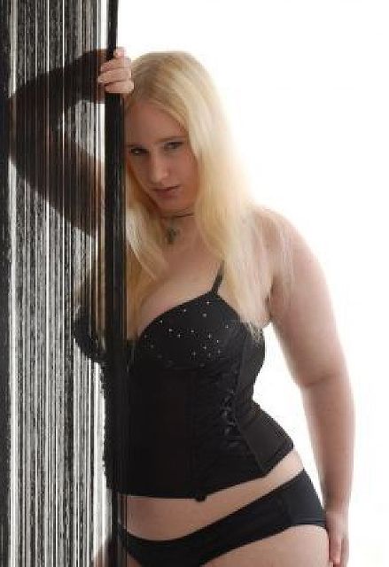 Milchtitten - Blondes Girl mit fetten Milchtitten! 