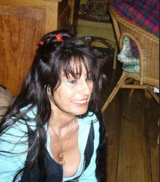 Luminata58 - Reiche, dominante Frau sucht Mann, der sie bändigen kann!